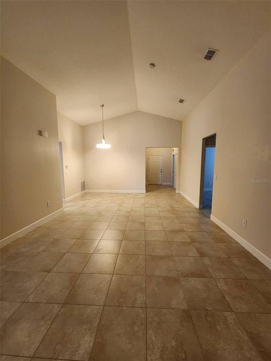 For Rent: $2,400 (4 beds, 2 baths, 1873 Square Feet)