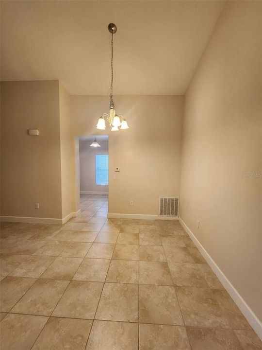 For Rent: $2,400 (4 beds, 2 baths, 1873 Square Feet)