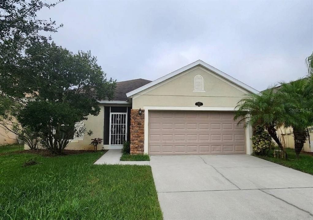 For Rent: $2,400 (4 beds, 2 baths, 1873 Square Feet)