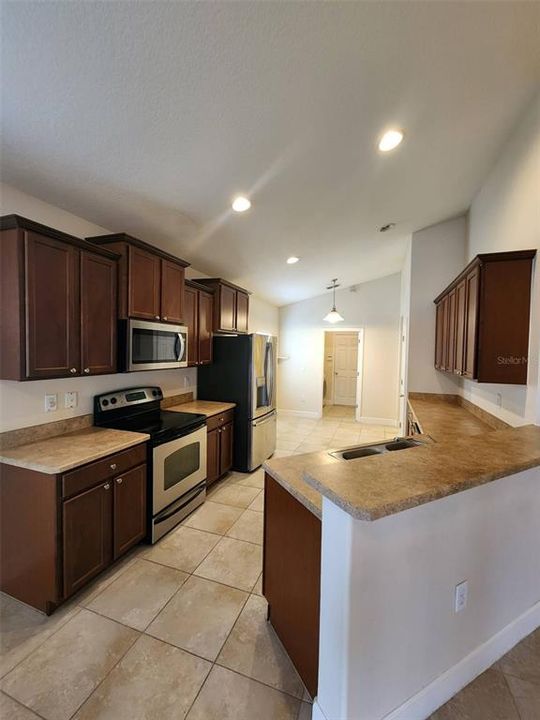For Rent: $2,400 (4 beds, 2 baths, 1873 Square Feet)