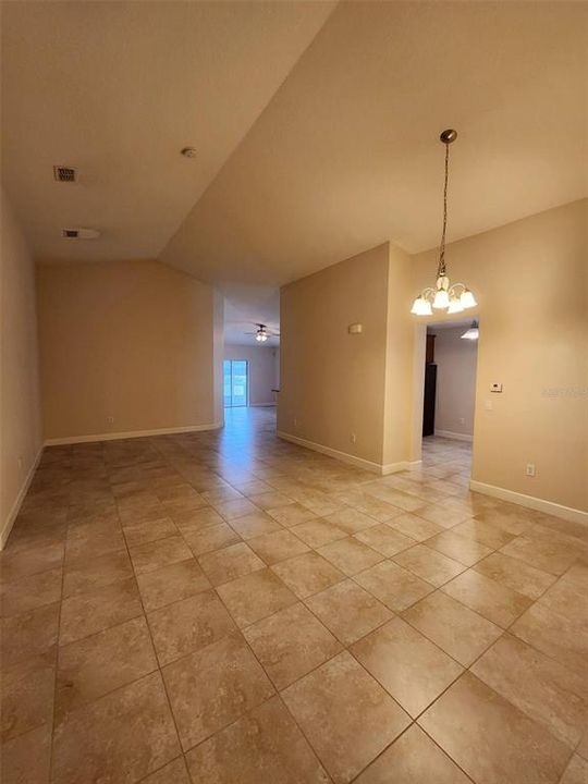 For Rent: $2,400 (4 beds, 2 baths, 1873 Square Feet)