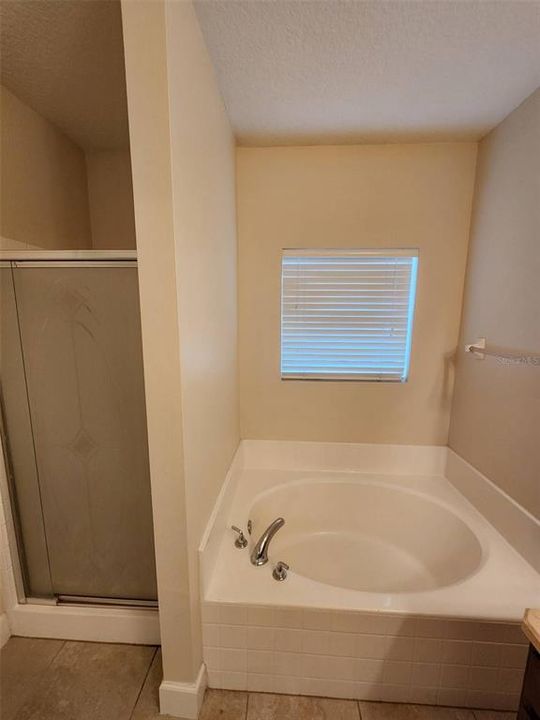 For Rent: $2,400 (4 beds, 2 baths, 1873 Square Feet)