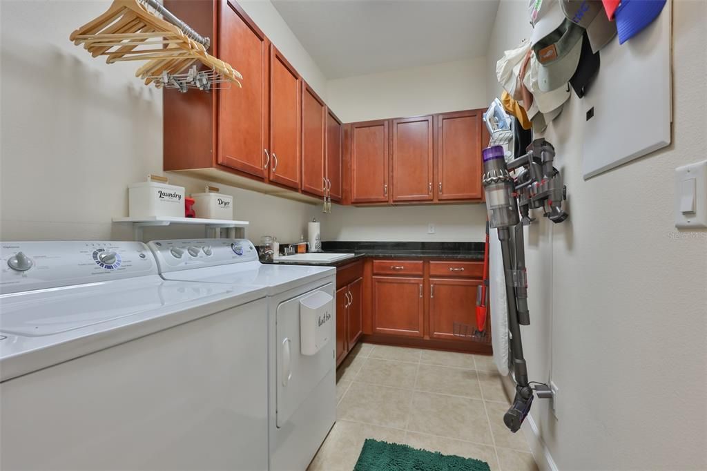 En Venta: $499,000 (2 camas, 2 baños, 2295 Pies cuadrados)