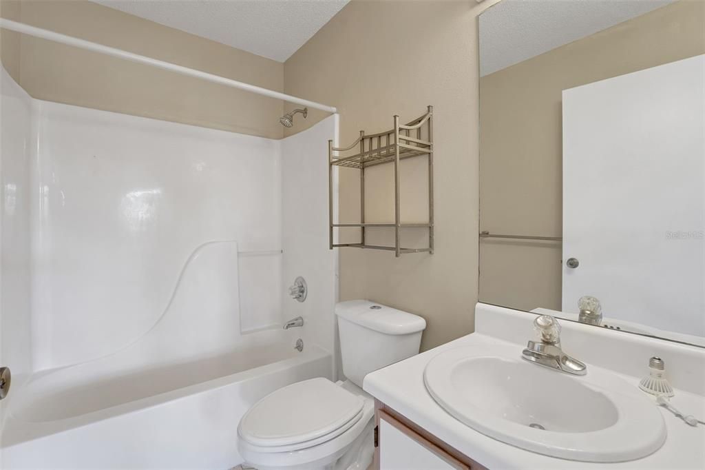 For Sale: $239,900 (3 beds, 2 baths, 1407 Square Feet)