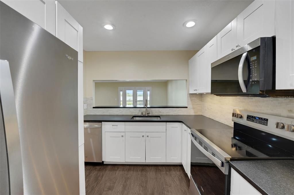 For Sale: $239,900 (3 beds, 2 baths, 1407 Square Feet)