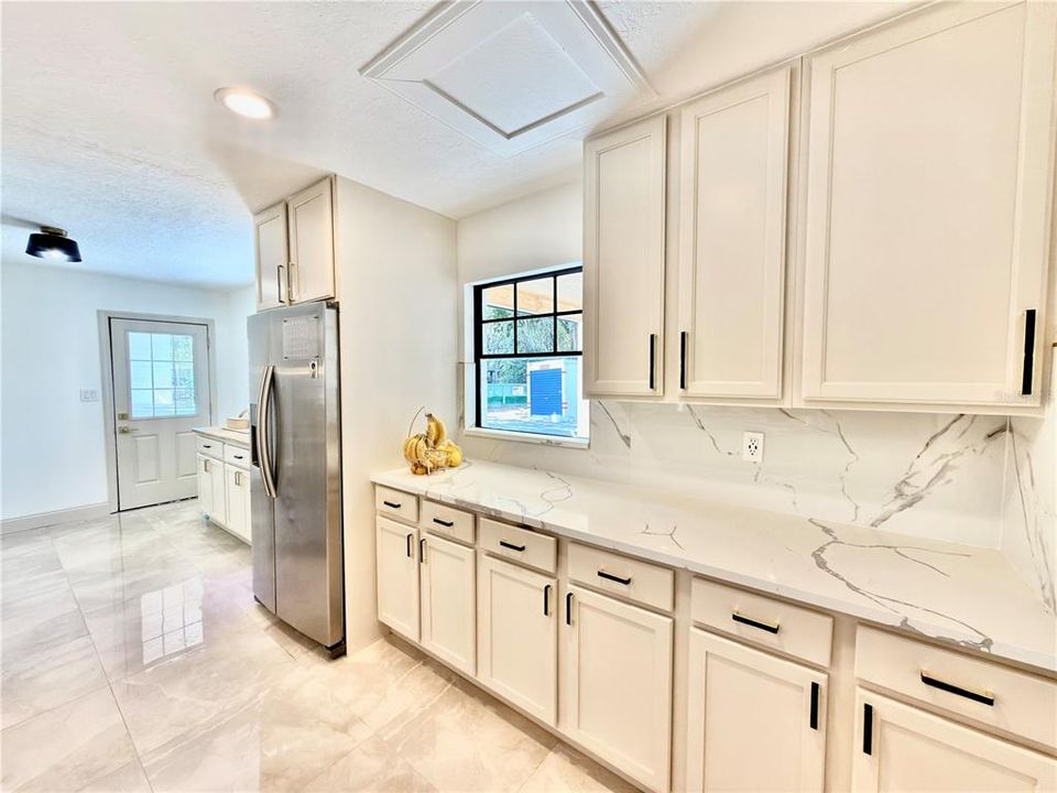 For Sale: $549,900 (3 beds, 2 baths, 1987 Square Feet)