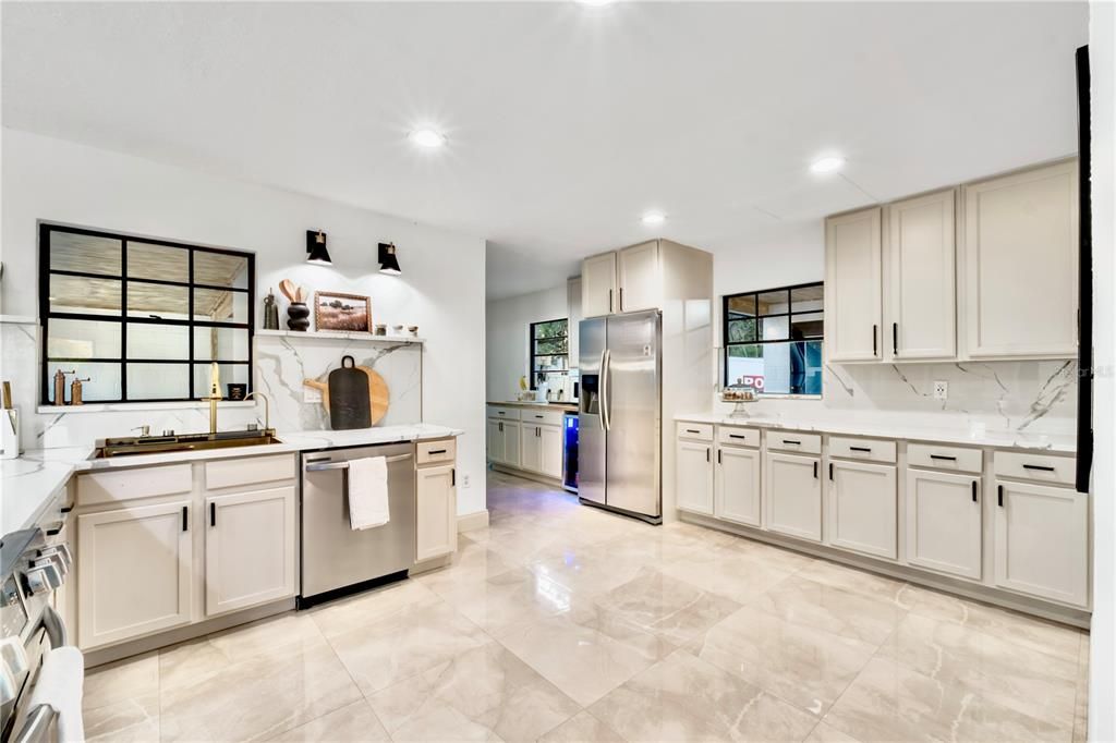 For Sale: $549,900 (3 beds, 2 baths, 1987 Square Feet)