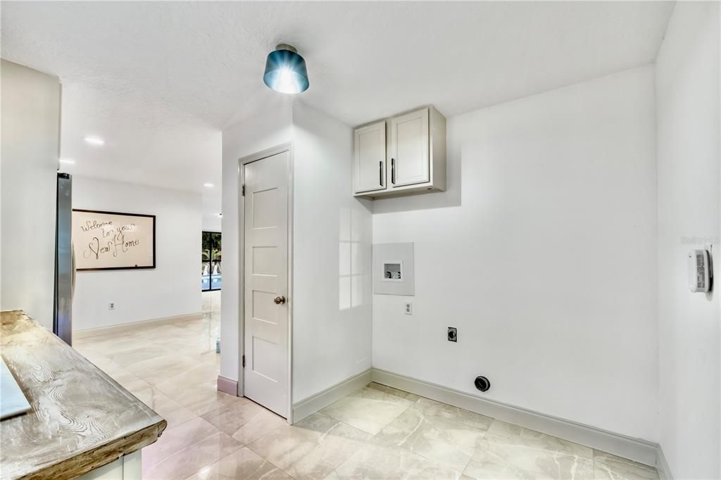 For Sale: $549,900 (3 beds, 2 baths, 1987 Square Feet)