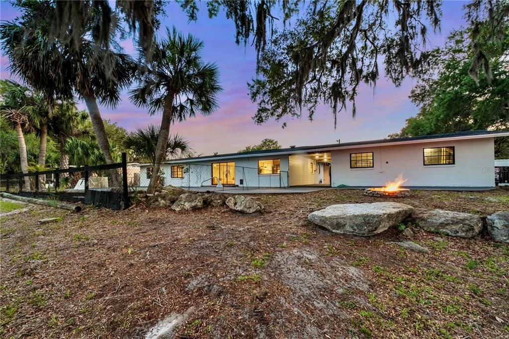 For Sale: $549,900 (3 beds, 2 baths, 1987 Square Feet)