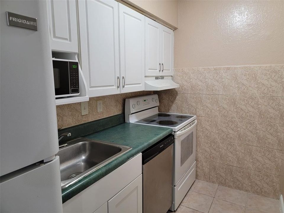 На продажу: $180,000 (4 спален, 2 ванн, 820 Квадратных фут)