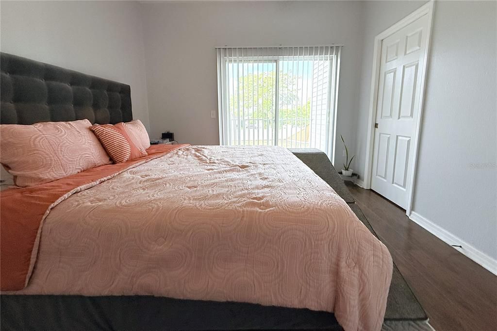 En Venta: $250,000 (2 camas, 2 baños, 1561 Pies cuadrados)