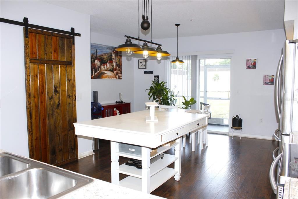 En Venta: $250,000 (2 camas, 2 baños, 1561 Pies cuadrados)