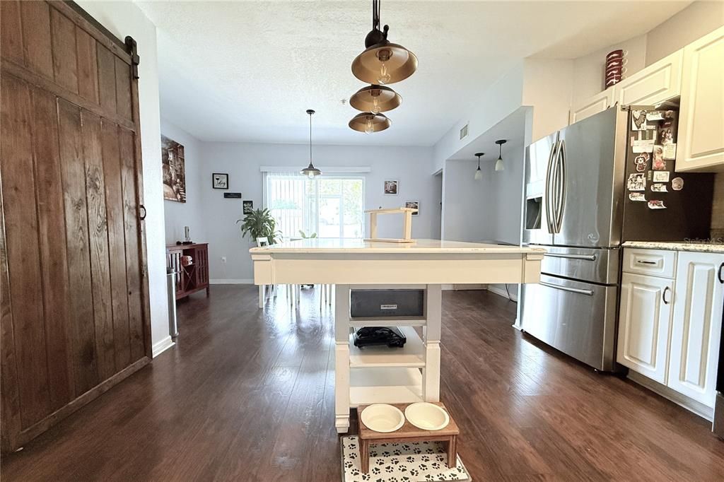 En Venta: $250,000 (2 camas, 2 baños, 1561 Pies cuadrados)