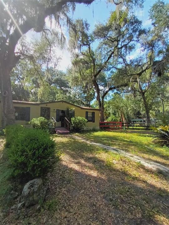 For Sale: $74,990 (3 beds, 2 baths, 1144 Square Feet)