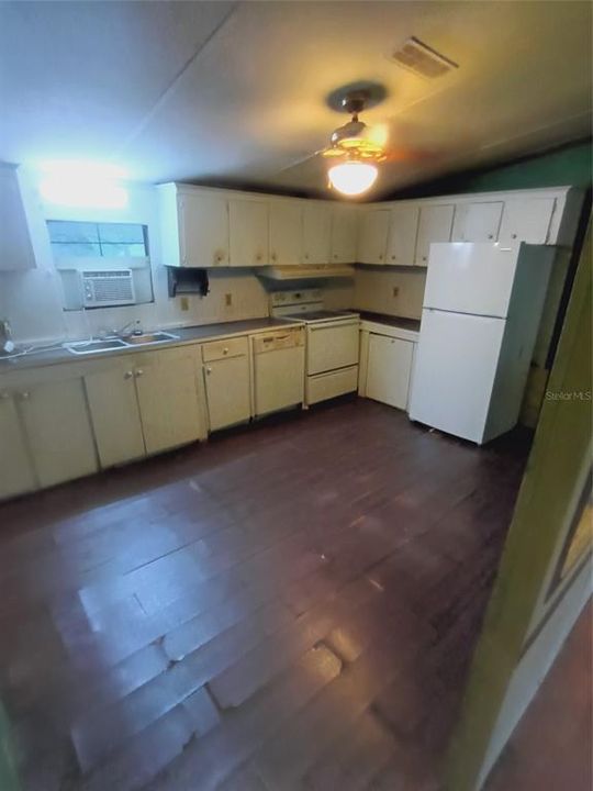 For Sale: $74,990 (3 beds, 2 baths, 1144 Square Feet)