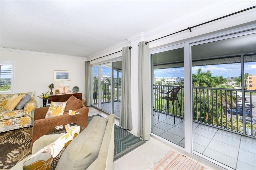 For Rent: $4,750 (3 beds, 3 baths, 2038 Square Feet)