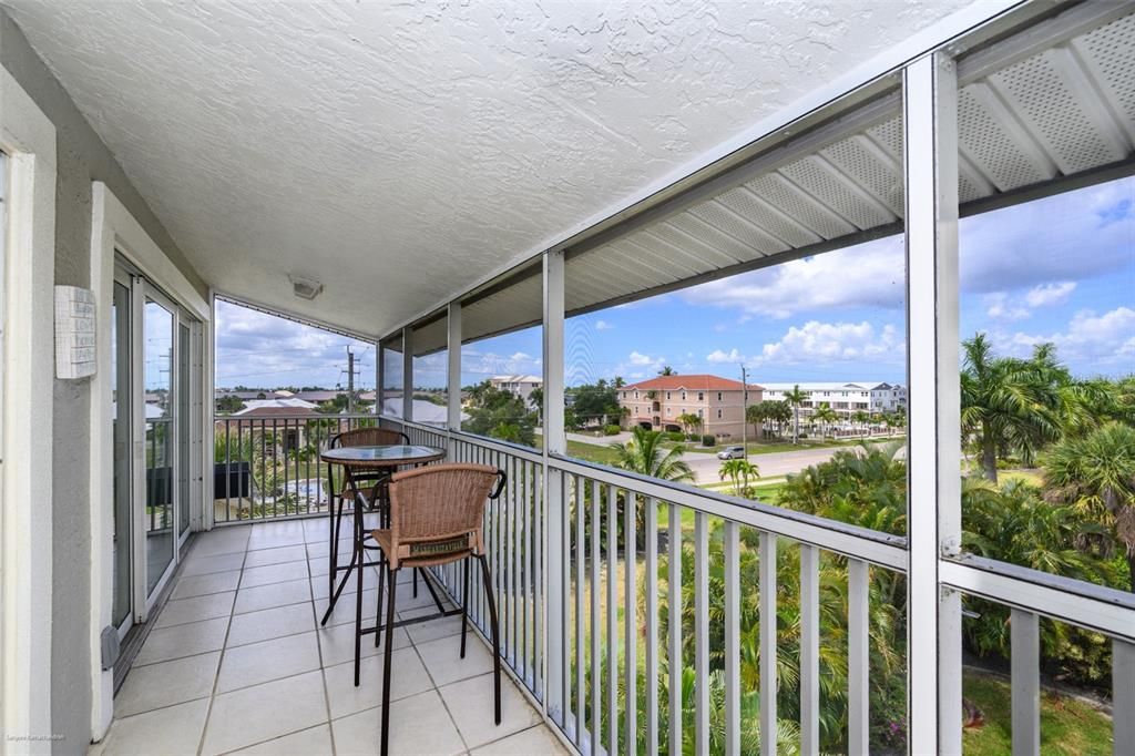 For Rent: $4,750 (3 beds, 3 baths, 2038 Square Feet)