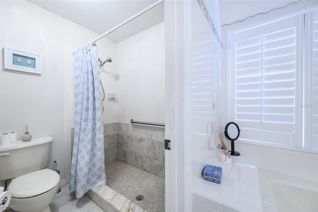 For Rent: $4,750 (3 beds, 3 baths, 2038 Square Feet)