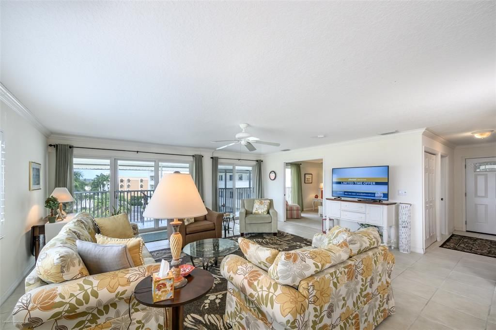 For Rent: $4,750 (3 beds, 3 baths, 2038 Square Feet)