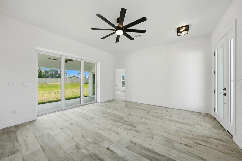 For Sale: $349,000 (3 beds, 2 baths, 1439 Square Feet)