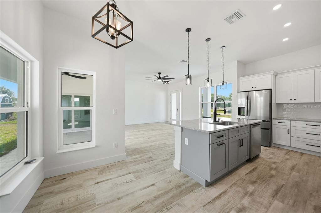 For Sale: $349,000 (3 beds, 2 baths, 1439 Square Feet)