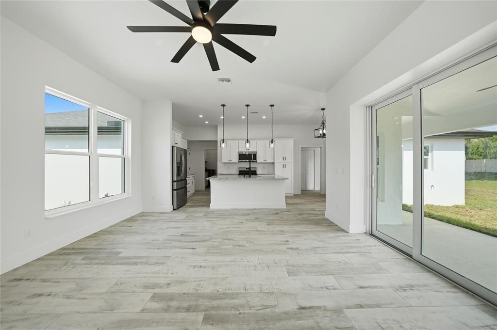 For Sale: $349,000 (3 beds, 2 baths, 1439 Square Feet)