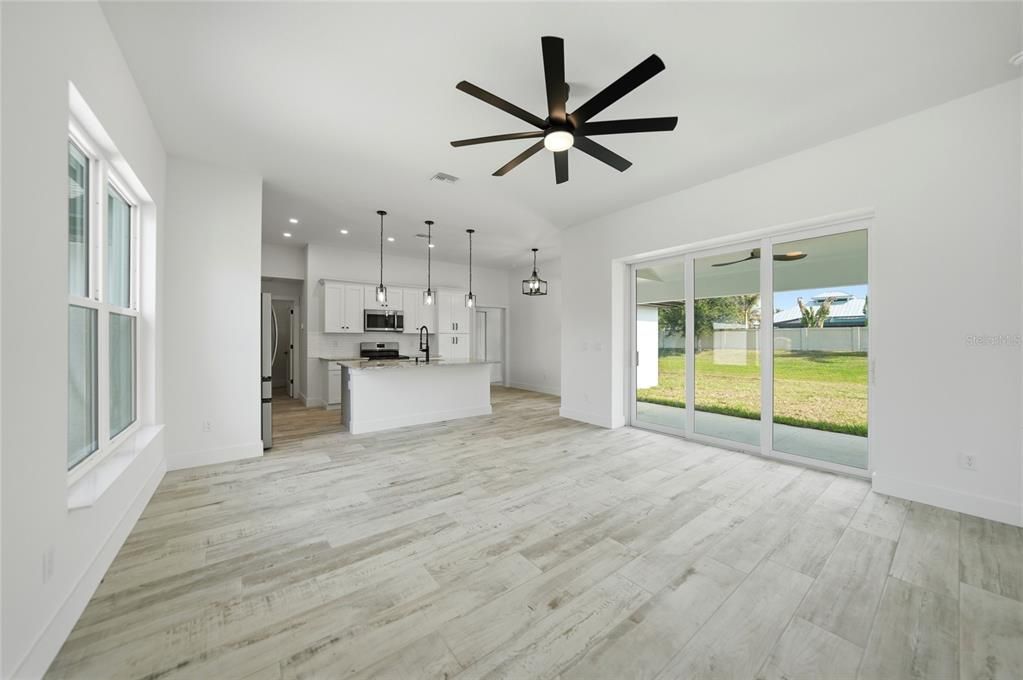 For Sale: $349,000 (3 beds, 2 baths, 1439 Square Feet)