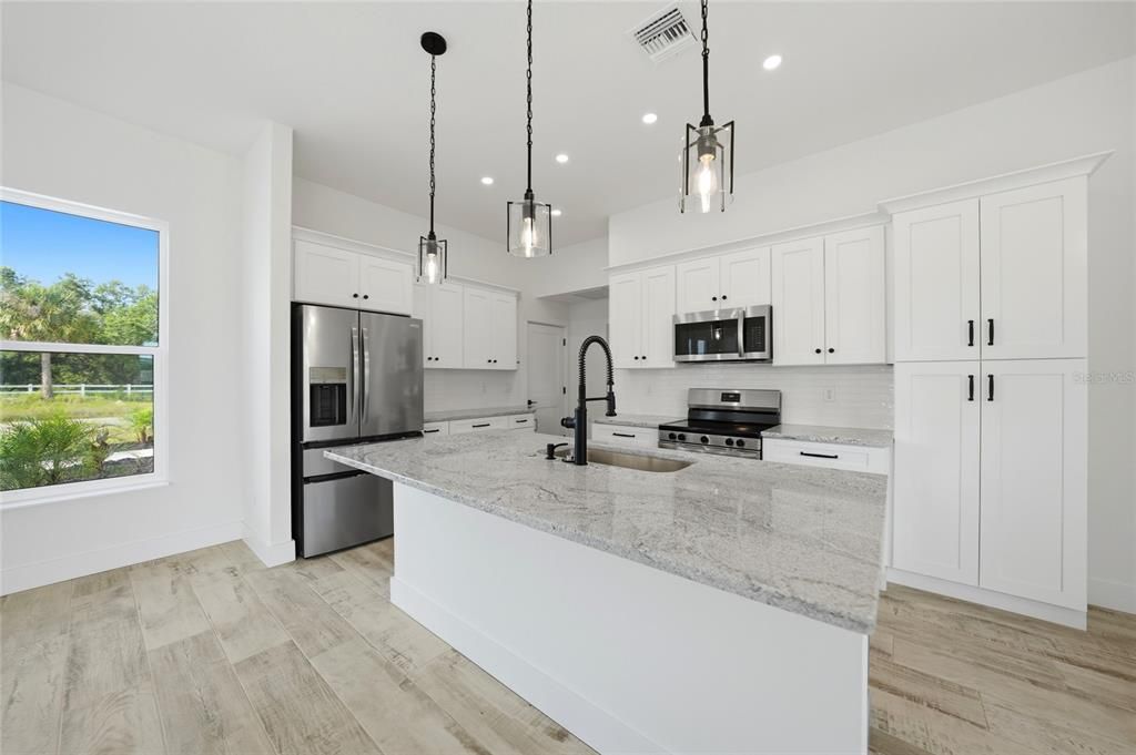 For Sale: $349,000 (3 beds, 2 baths, 1439 Square Feet)