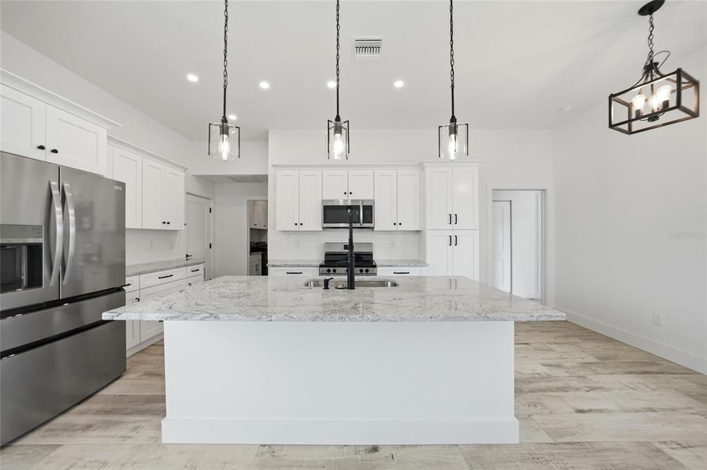 For Sale: $349,000 (3 beds, 2 baths, 1439 Square Feet)