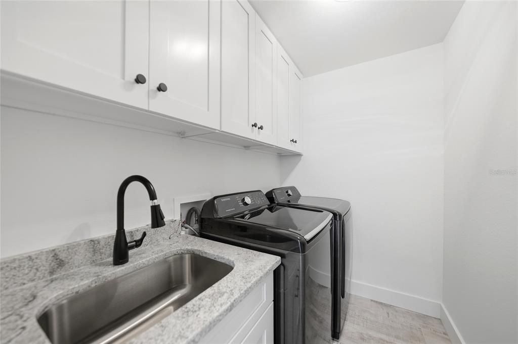 For Sale: $349,000 (3 beds, 2 baths, 1439 Square Feet)