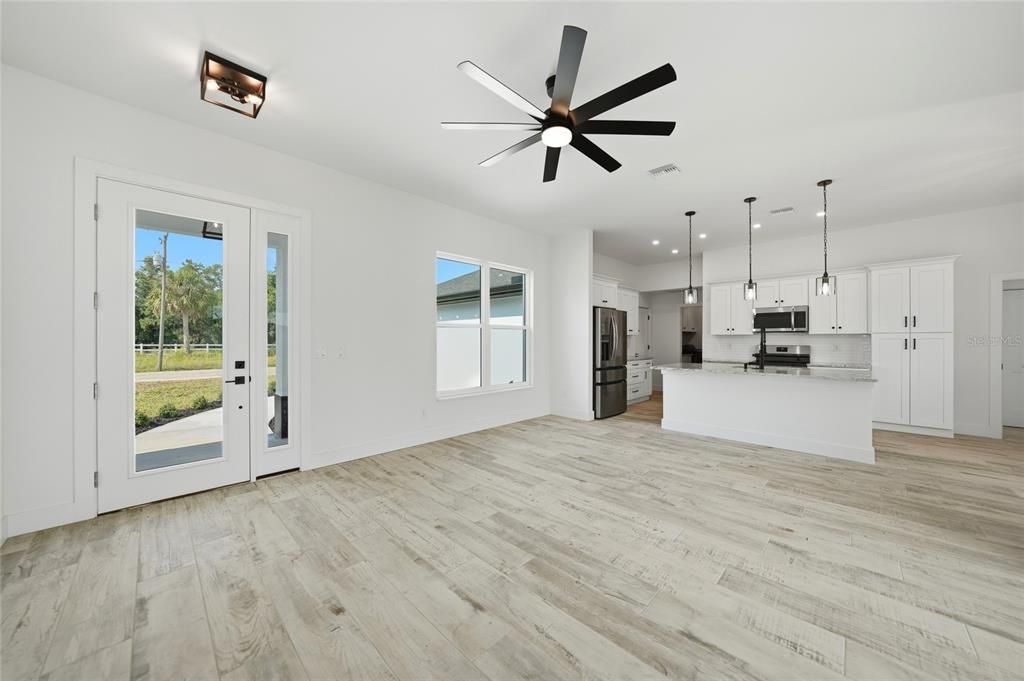 For Sale: $349,000 (3 beds, 2 baths, 1439 Square Feet)