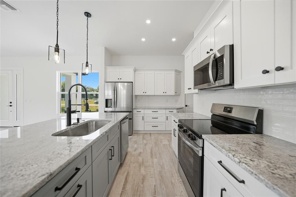 For Sale: $349,000 (3 beds, 2 baths, 1439 Square Feet)