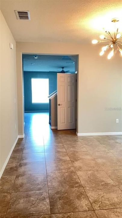 Activo con contrato: $2,950 (4 camas, 3 baños, 2628 Pies cuadrados)