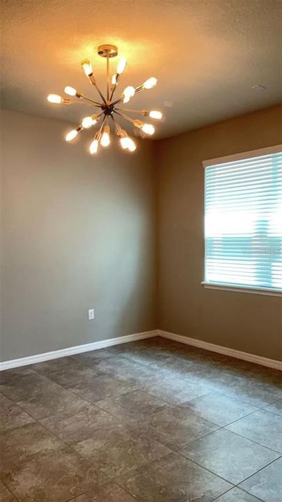 Activo con contrato: $2,950 (4 camas, 3 baños, 2628 Pies cuadrados)