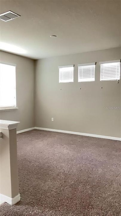 Activo con contrato: $2,950 (4 camas, 3 baños, 2628 Pies cuadrados)