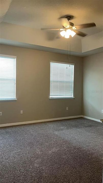 Activo con contrato: $2,950 (4 camas, 3 baños, 2628 Pies cuadrados)