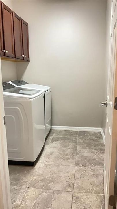 Activo con contrato: $2,950 (4 camas, 3 baños, 2628 Pies cuadrados)