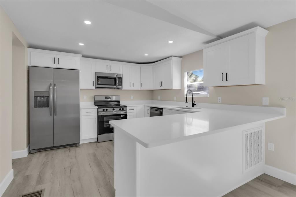 Active With Contract: $299,900 (3 beds, 2 baths, 1152 Square Feet)