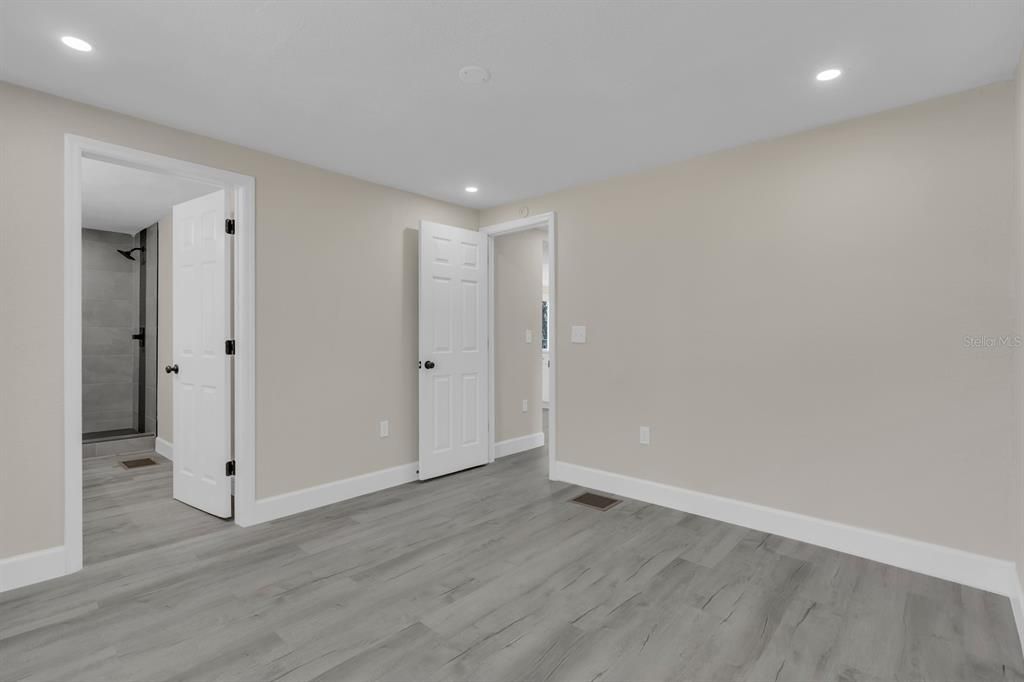 Active With Contract: $299,900 (3 beds, 2 baths, 1152 Square Feet)