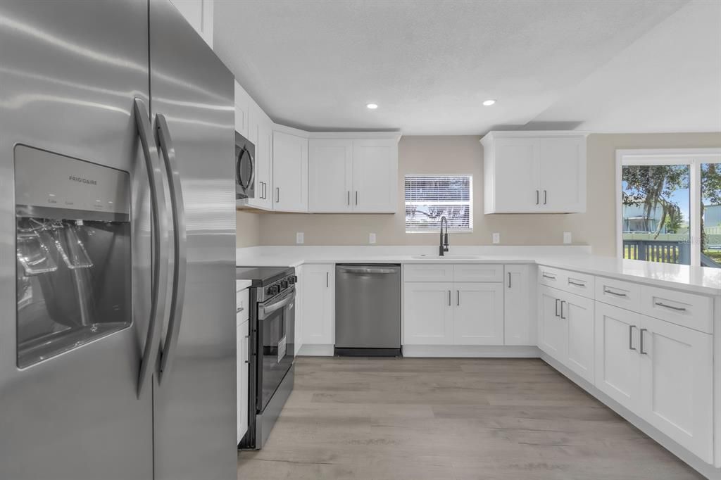 Active With Contract: $299,900 (3 beds, 2 baths, 1152 Square Feet)