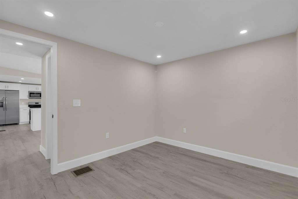 Active With Contract: $299,900 (3 beds, 2 baths, 1152 Square Feet)
