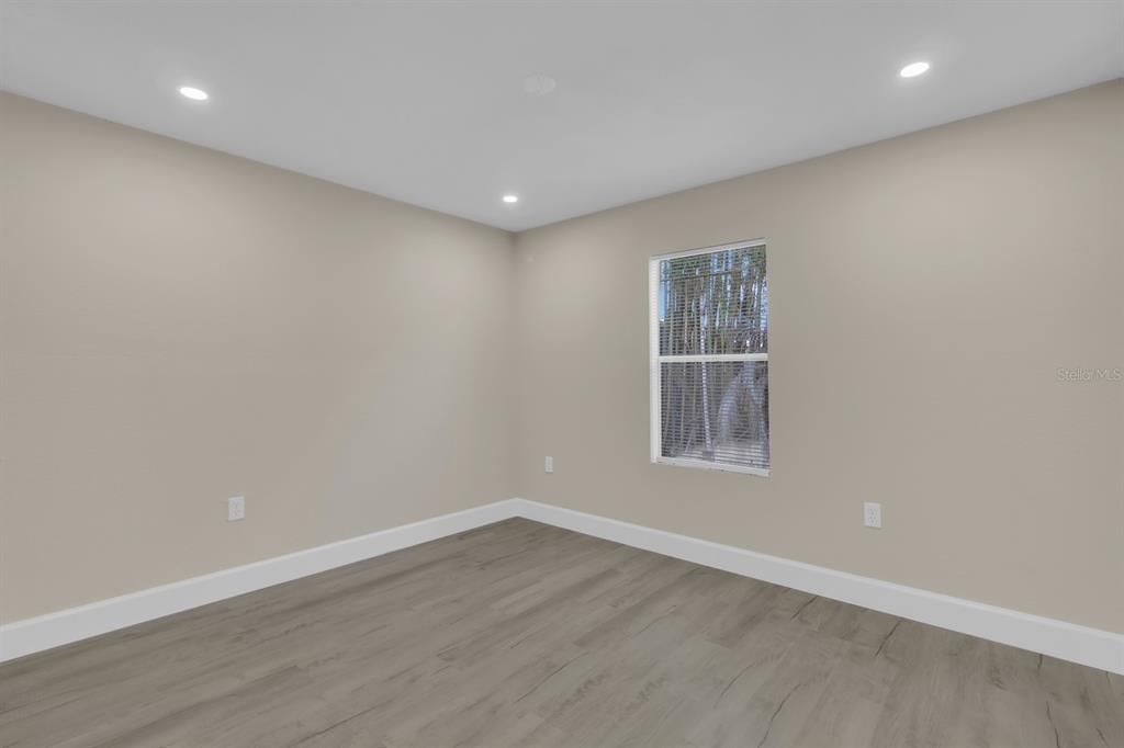 Active With Contract: $299,900 (3 beds, 2 baths, 1152 Square Feet)