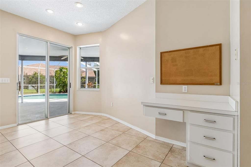 Activo con contrato: $684,900 (4 camas, 3 baños, 2545 Pies cuadrados)