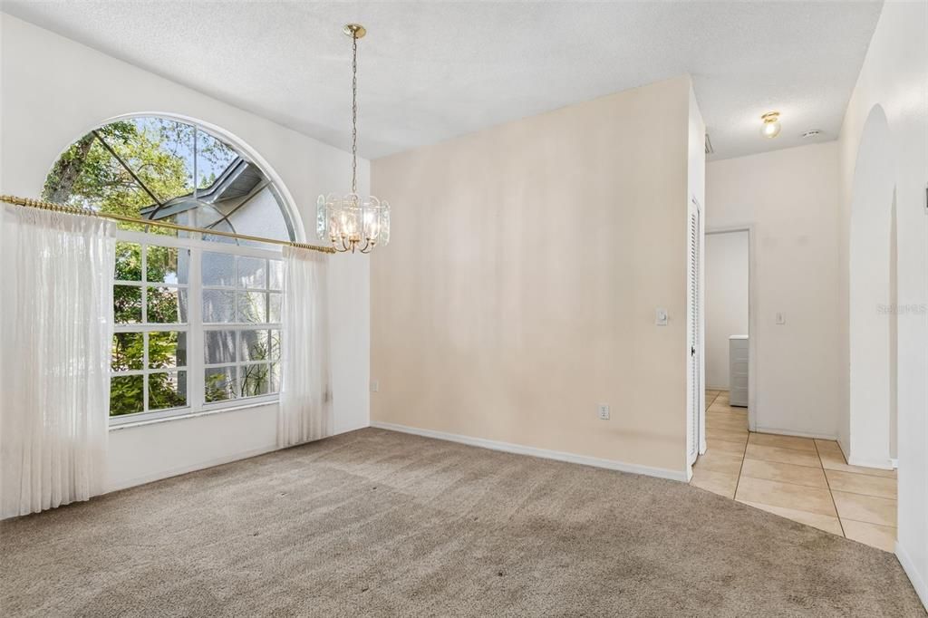 Activo con contrato: $684,900 (4 camas, 3 baños, 2545 Pies cuadrados)
