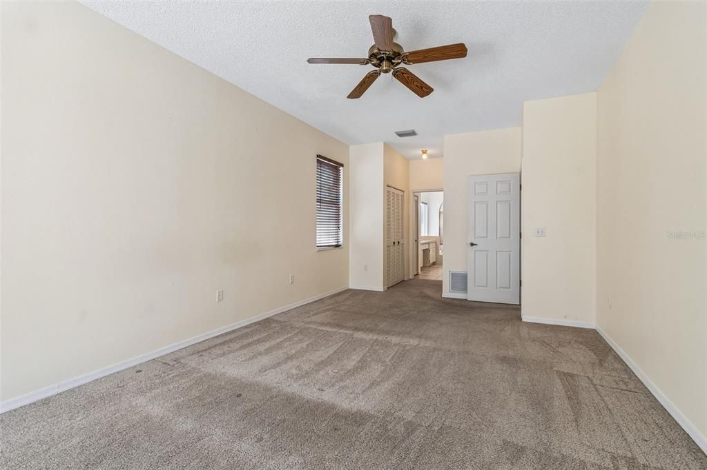 Activo con contrato: $684,900 (4 camas, 3 baños, 2545 Pies cuadrados)
