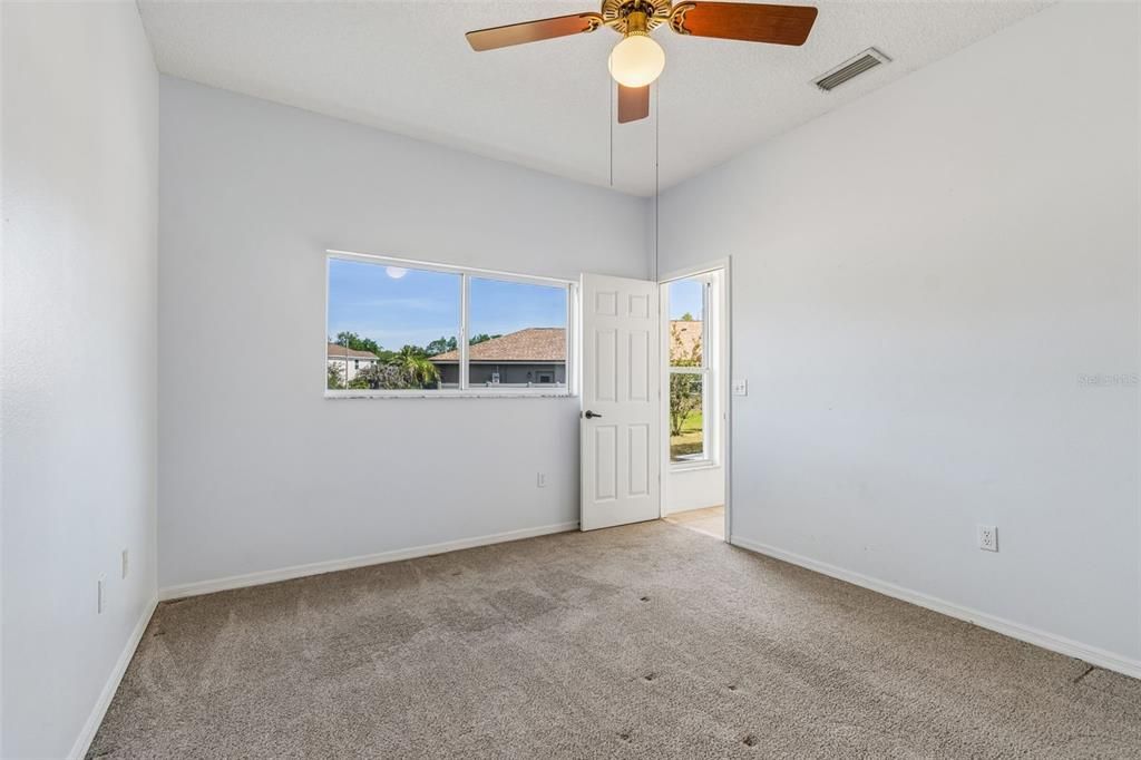 Activo con contrato: $684,900 (4 camas, 3 baños, 2545 Pies cuadrados)