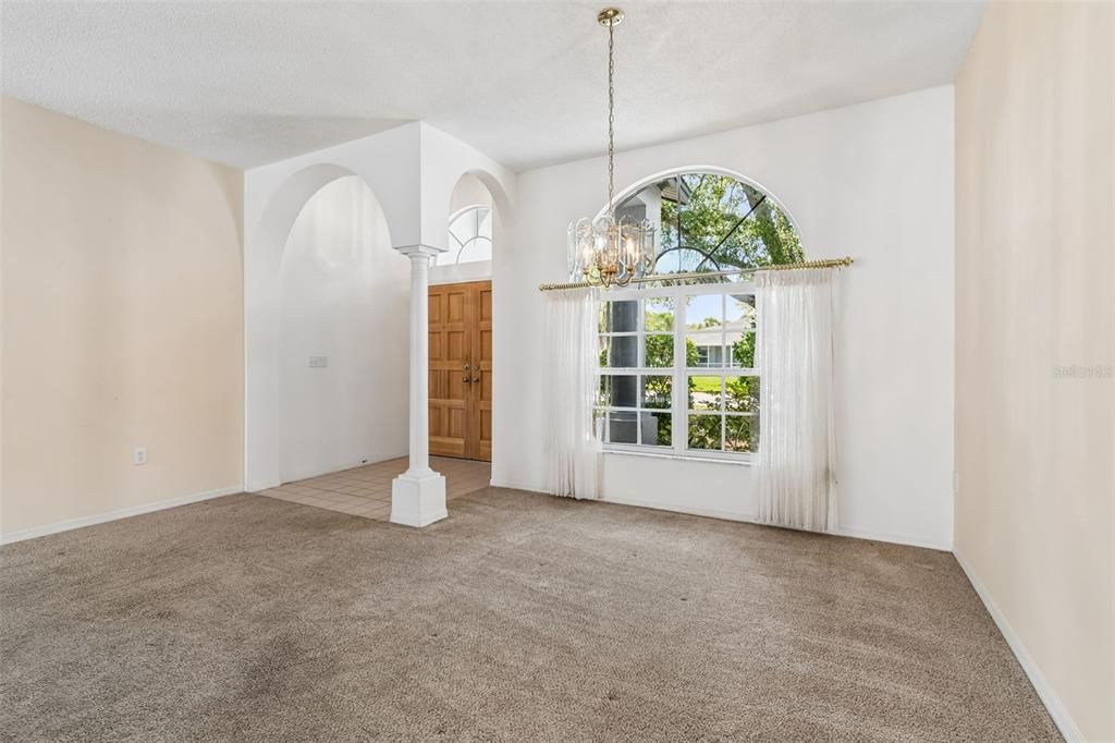 Activo con contrato: $684,900 (4 camas, 3 baños, 2545 Pies cuadrados)