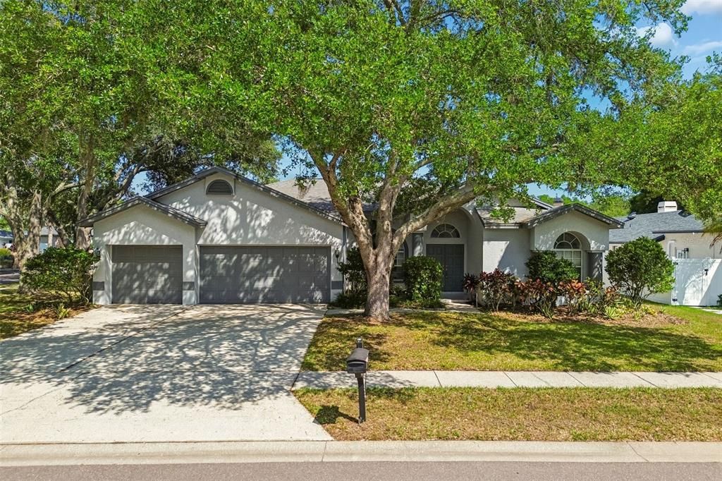 Activo con contrato: $684,900 (4 camas, 3 baños, 2545 Pies cuadrados)