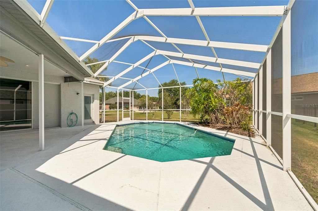Activo con contrato: $684,900 (4 camas, 3 baños, 2545 Pies cuadrados)