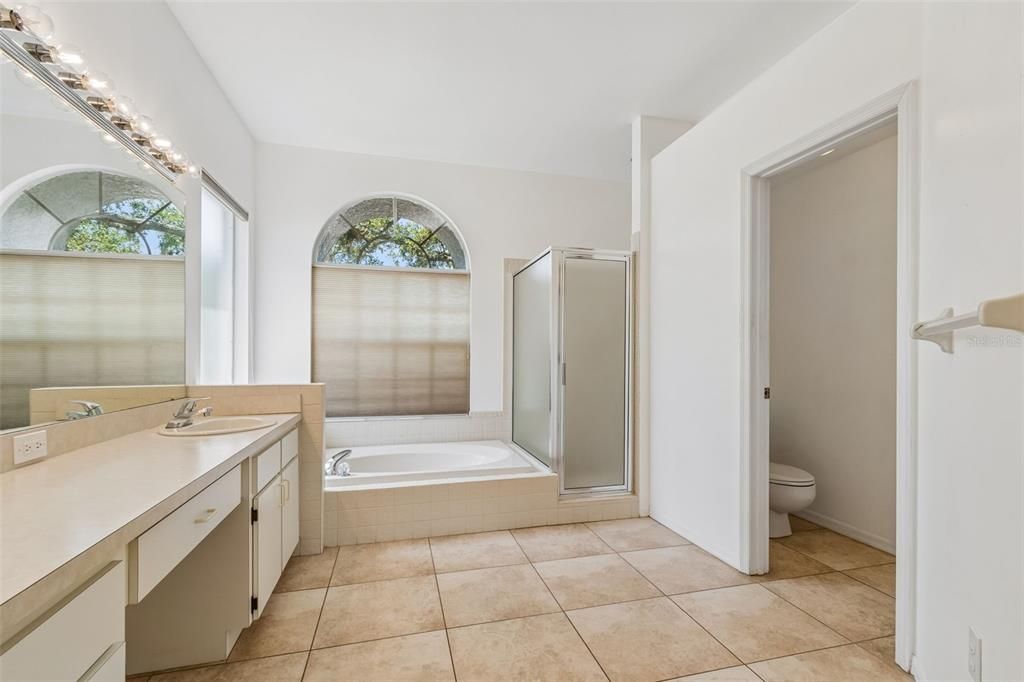 Activo con contrato: $684,900 (4 camas, 3 baños, 2545 Pies cuadrados)